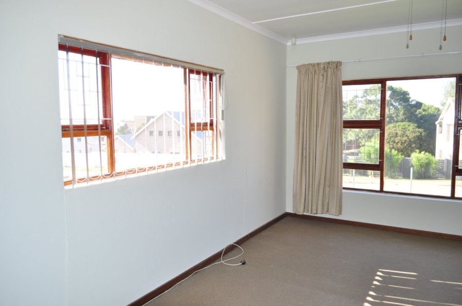 4 Bedroom Property for Sale in Wavecrest Eastern Cape